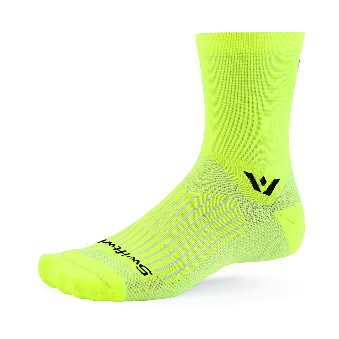 Swiftwick Aspire Five gulir hi-viz crew hlaupasokkar