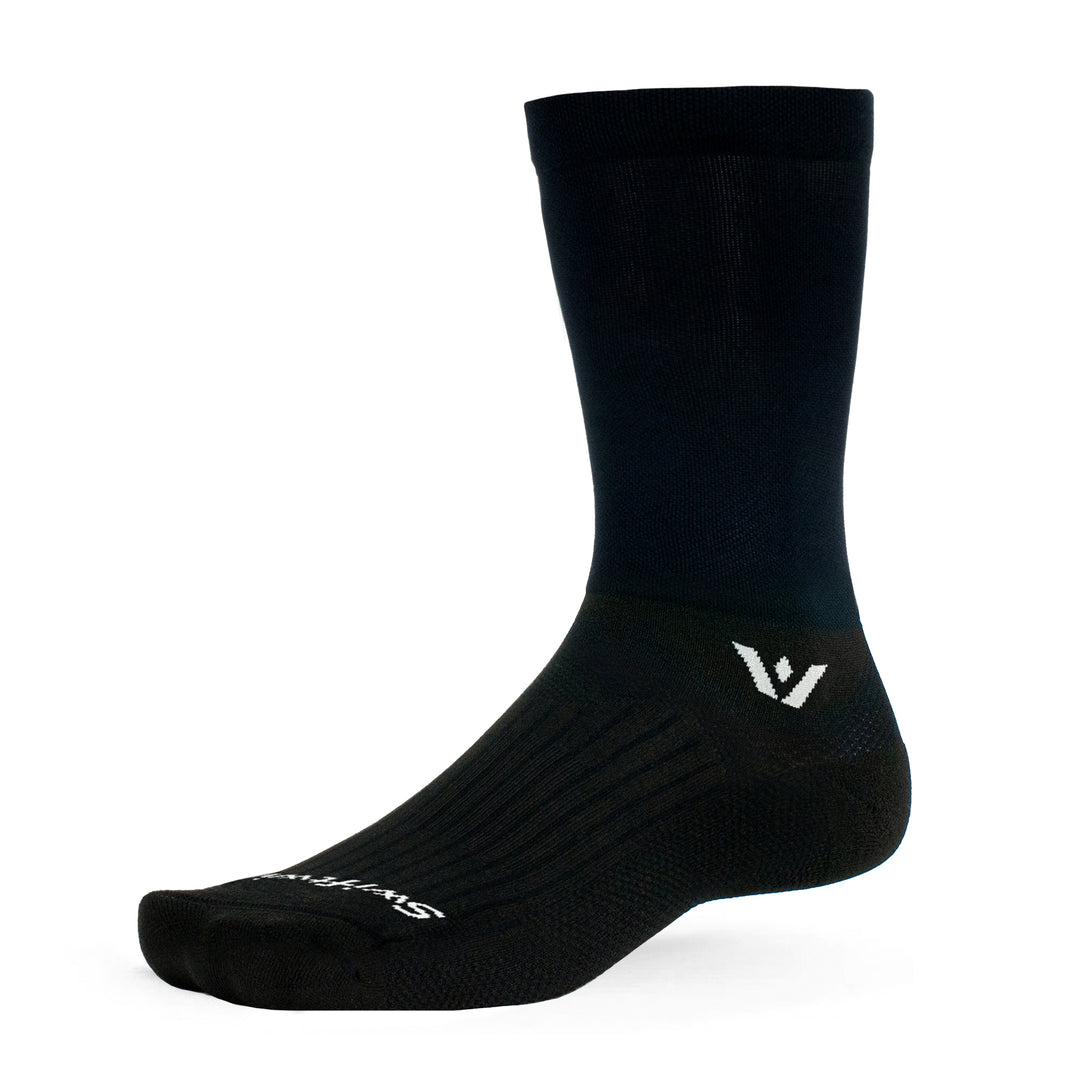 Swiftwick Aspire Seven crew svartir hlaupasokkar með compression