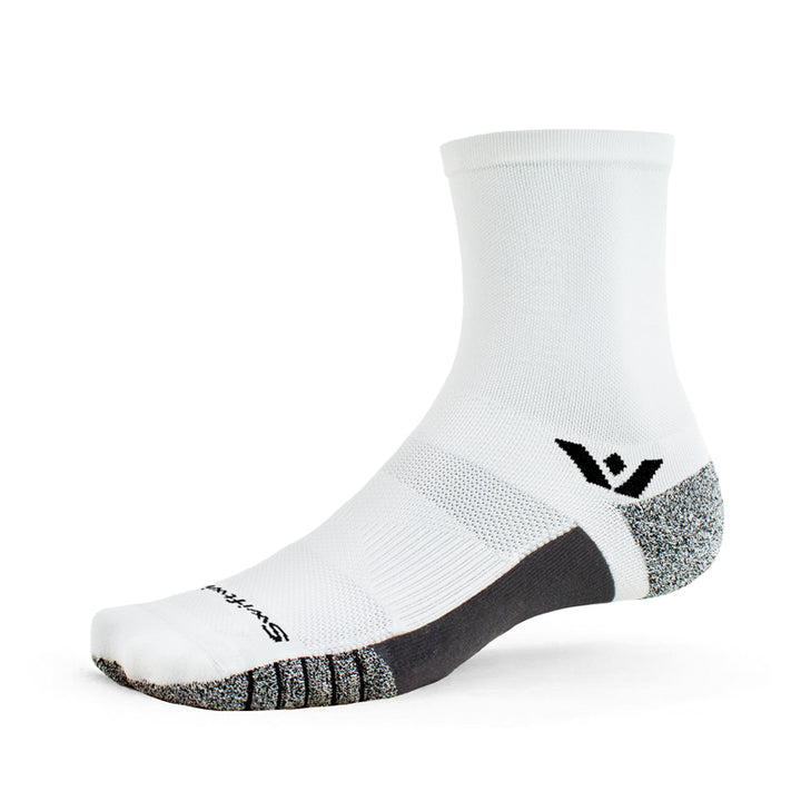 Swiftwick Flite XT Five hvítir compression hlaupasokkar með gripþráðum