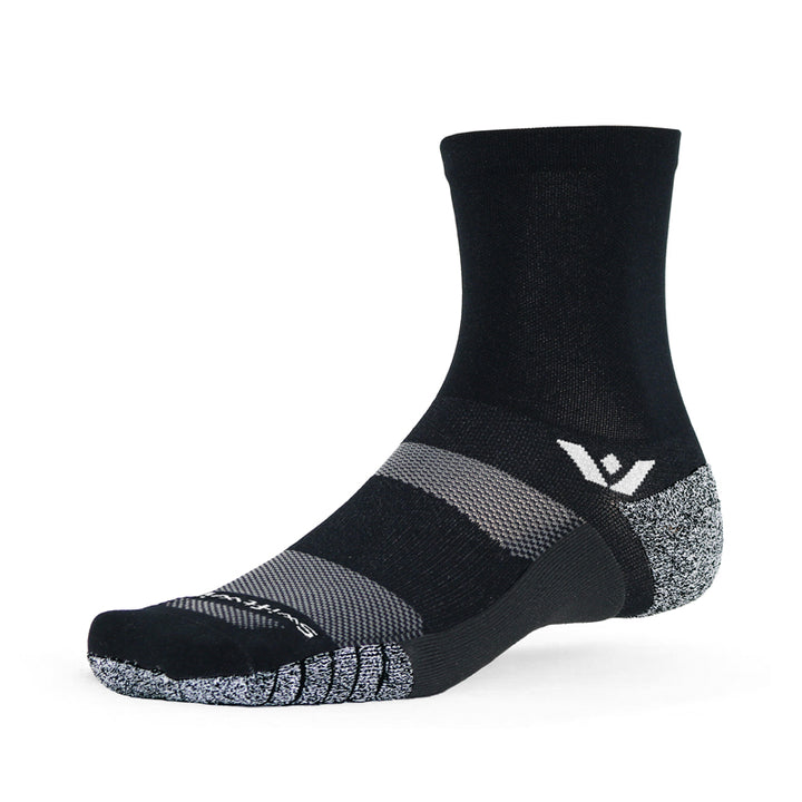 Swiftwick Flite XT Five svartir compression hlaupasokkar með gripþráðum