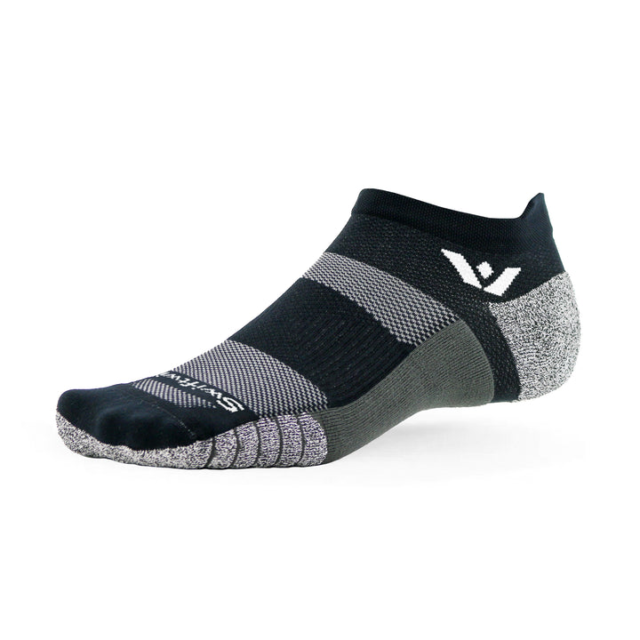 Swiftwick Flite XT Zero ökkla hlaupasokkar með gripþráðum svartir 